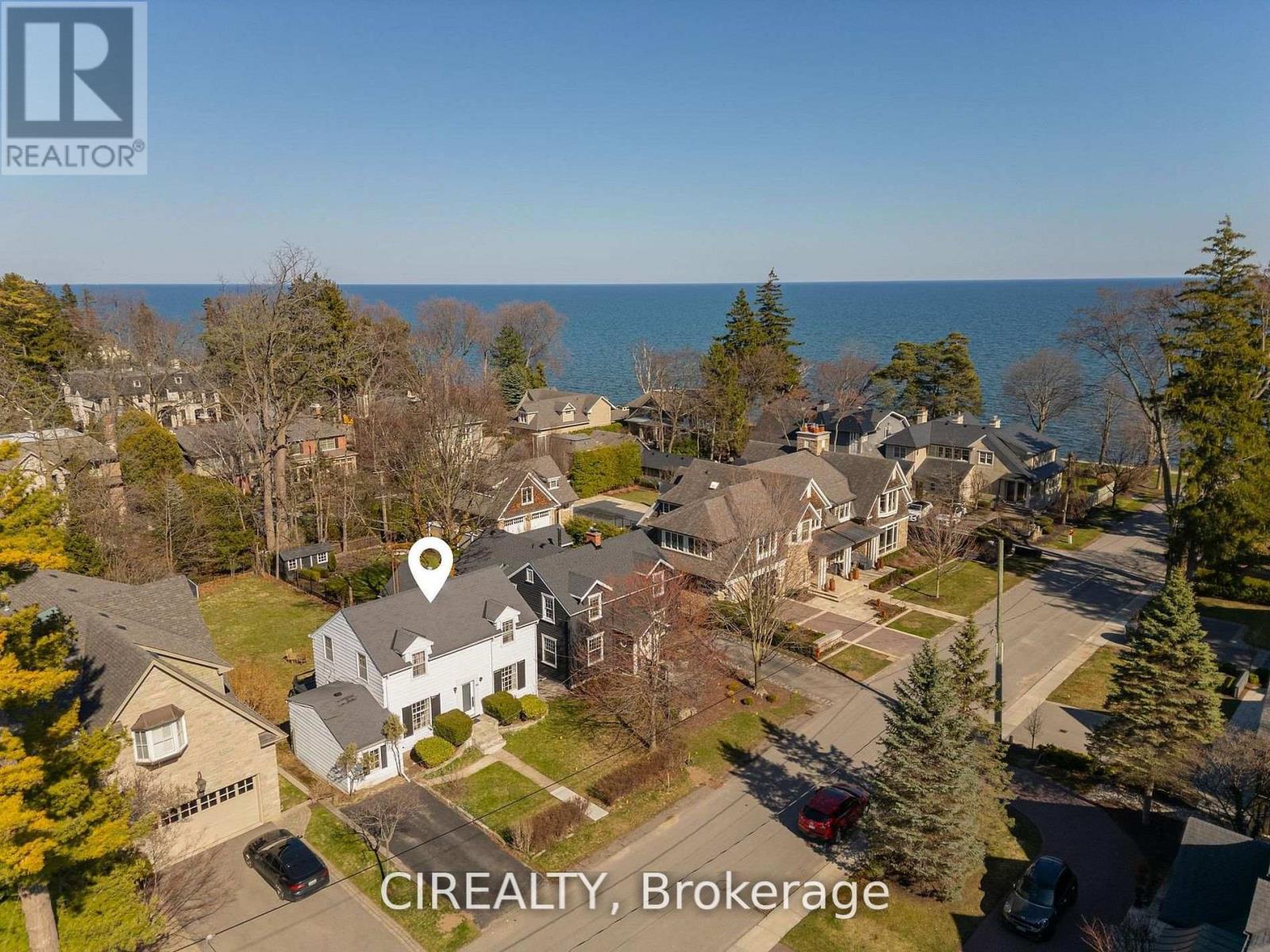 MLS® listing #29880634 for sale located at 25 HOWARD AVENUE