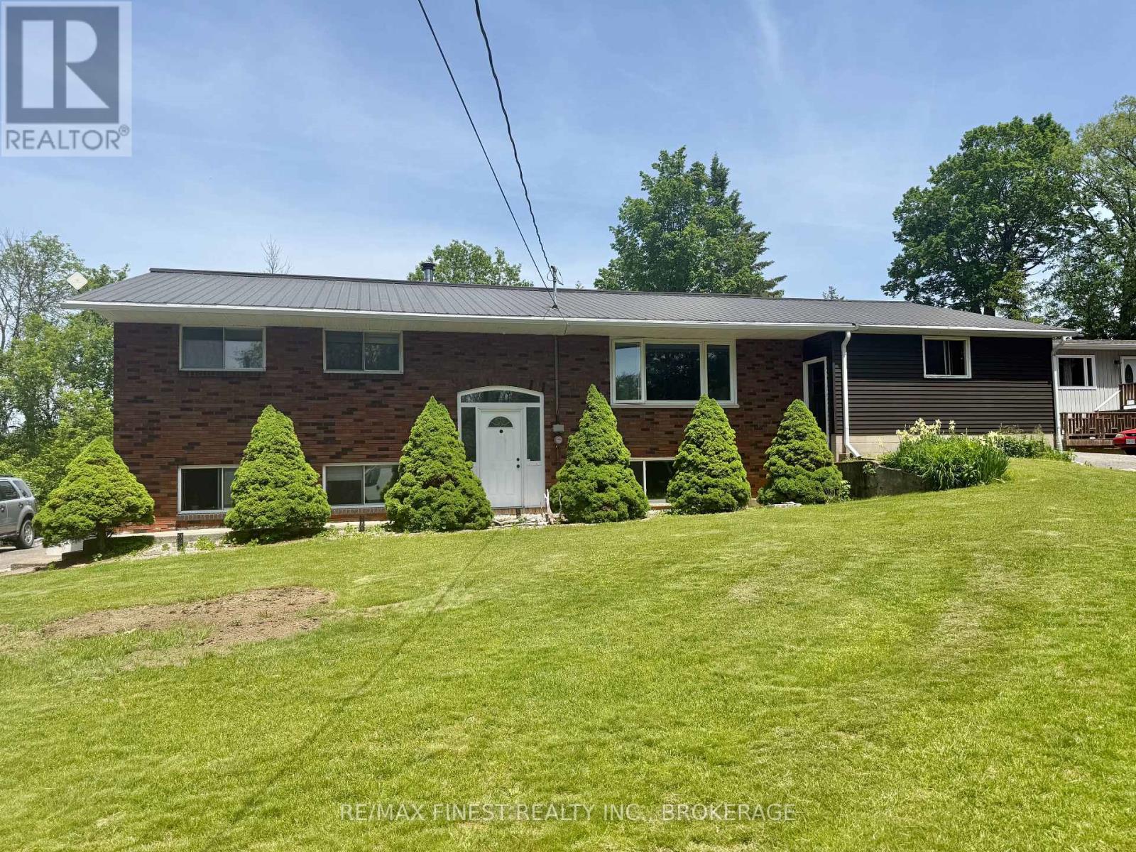 MLS® listing #29881162 for sale located at 4333 MAPLE DRIVE
