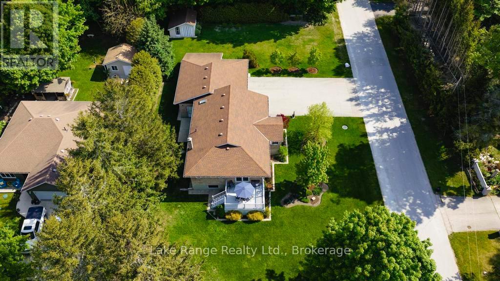 MLS® listing #29881251 for sale located at 201 SHADYWOOD CRESCENT