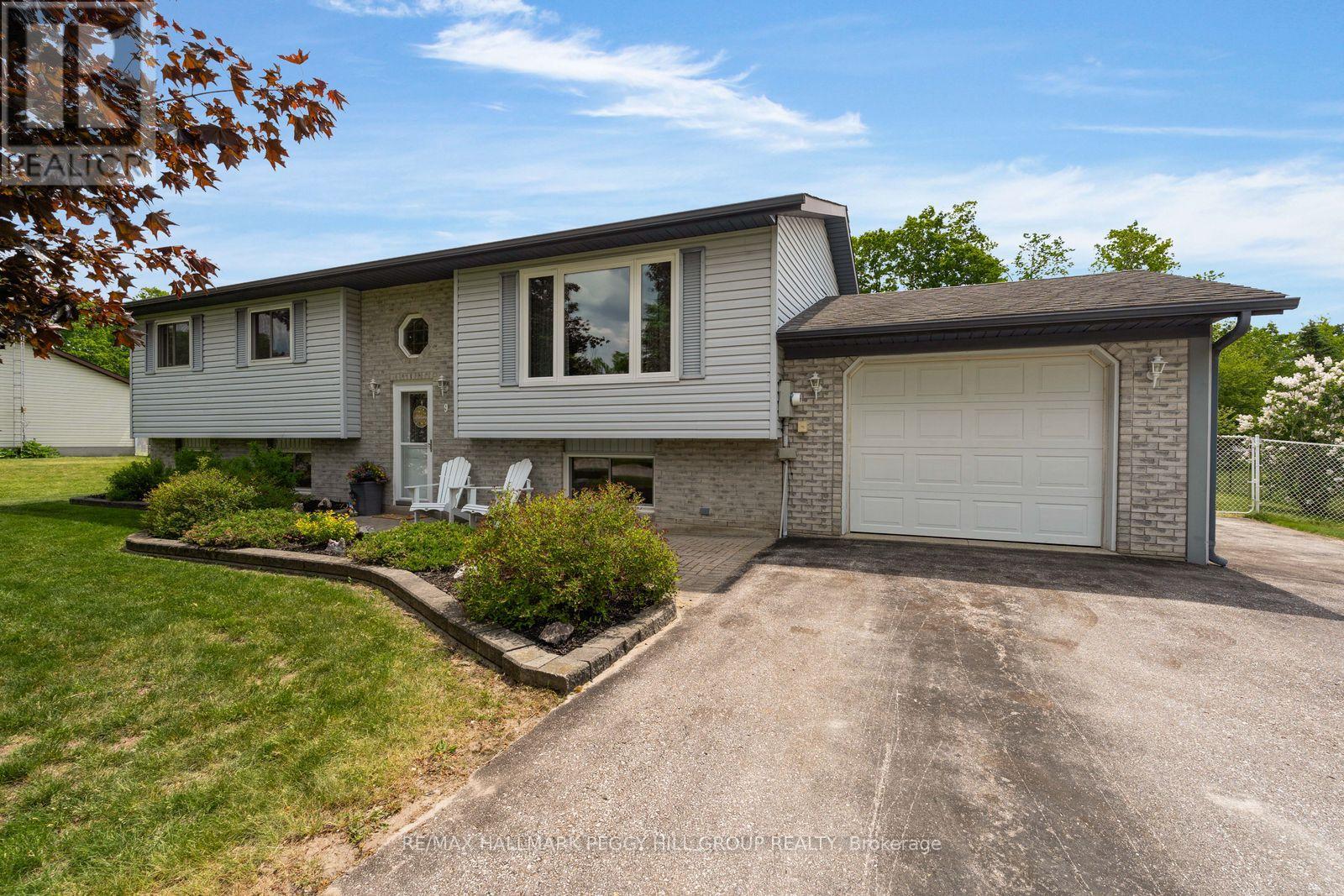 MLS® listing #29881275 for sale located at 9 ADAMS AVENUE