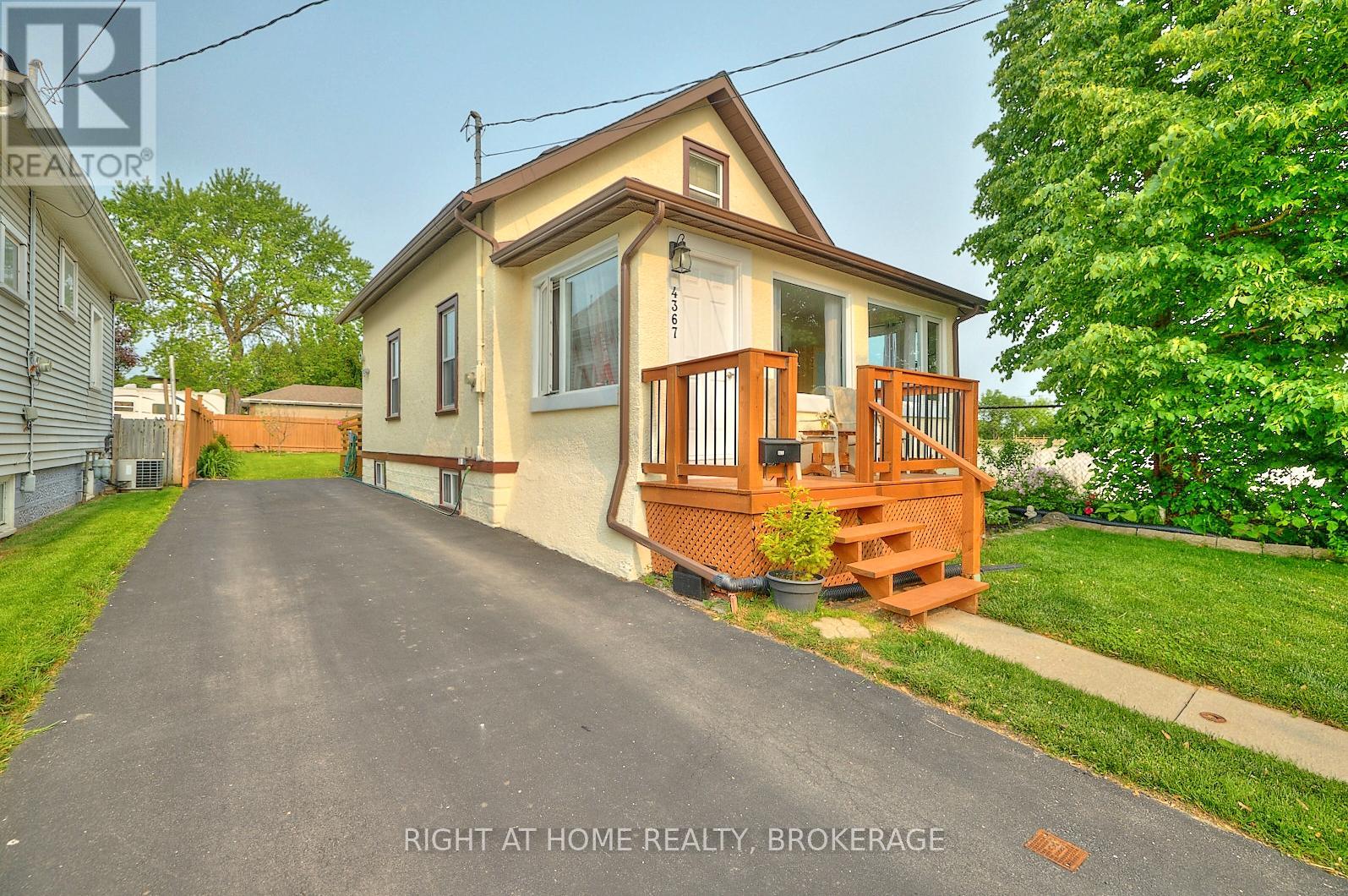 MLS® listing #29882008 for sale located at 4367 HOMEWOOD AVENUE