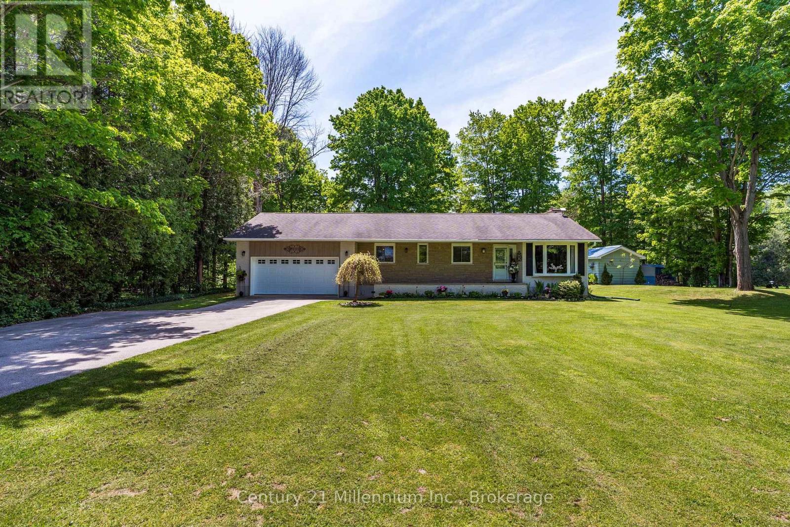 MLS® listing #29882696 for sale located at 1 CRESCENT STREET
