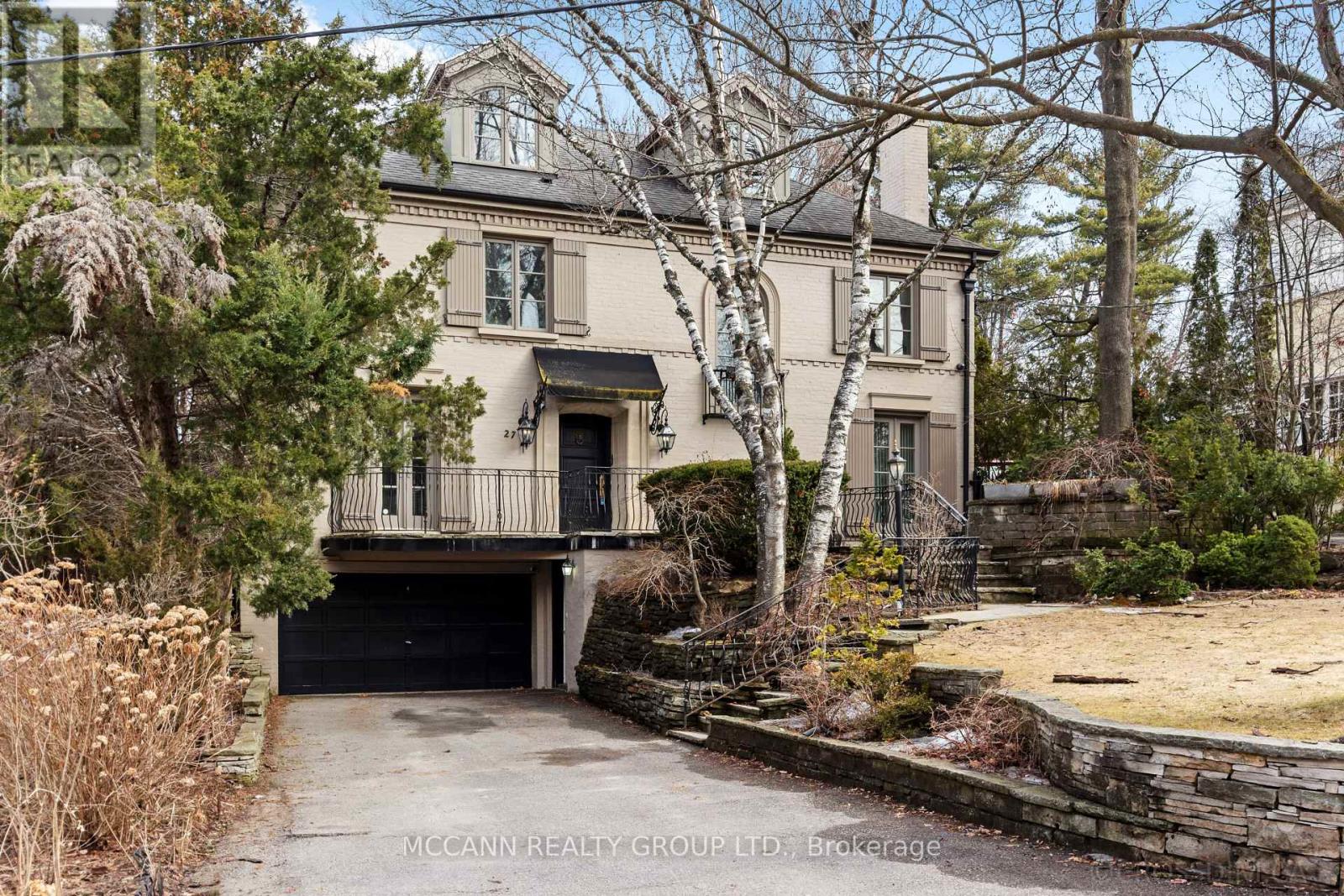 MLS® listing #29883170 for sale located at 27 STRATHGOWAN CRESCENT