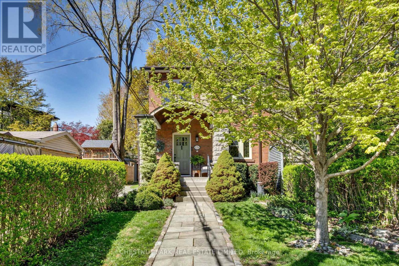 MLS® listing #29884615 for sale located at 176 FORMAN AVENUE