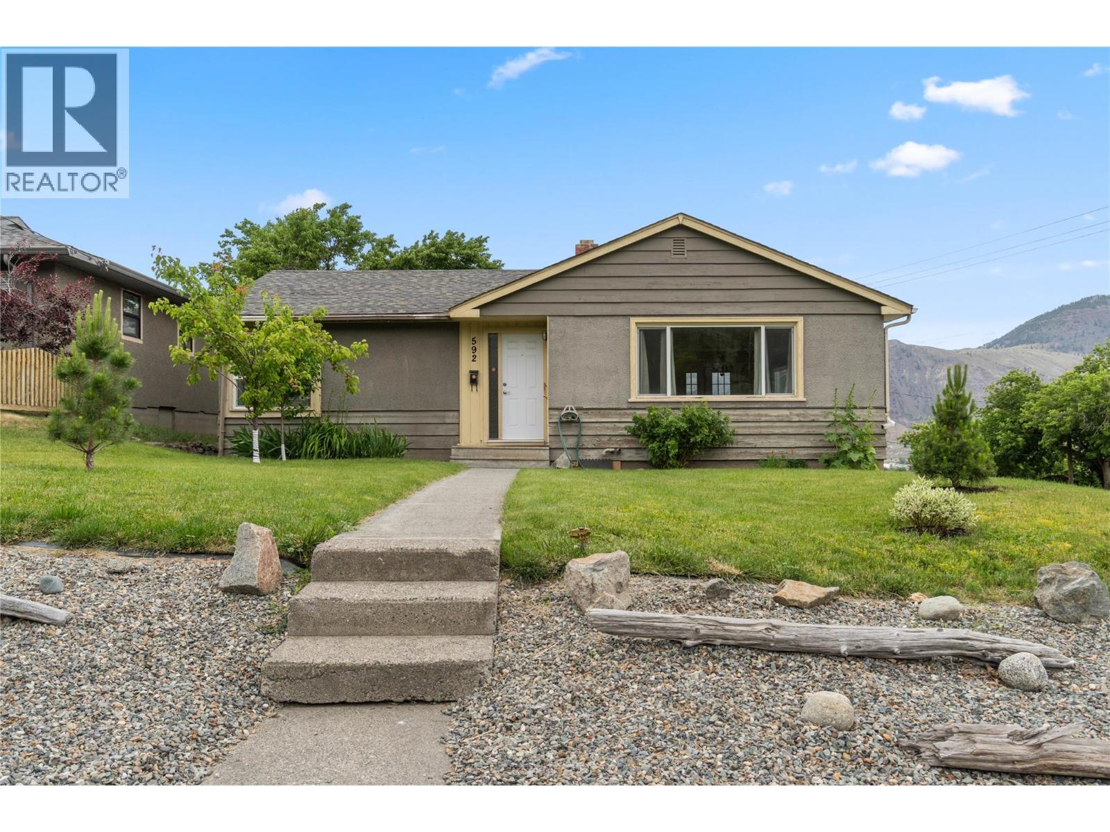 MLS® listing #29885216 for sale located at 592 MUNRO Street