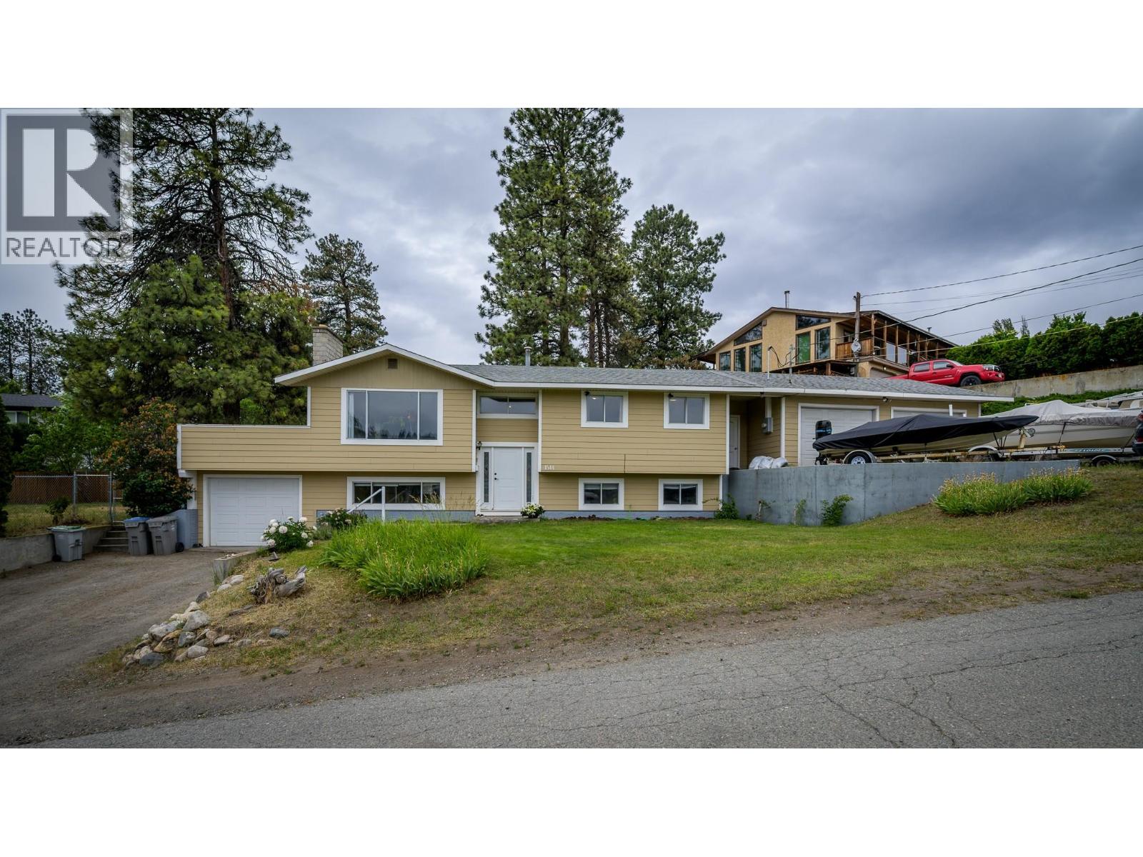MLS® listing #29885707 for sale located at 1514 Cascade Street