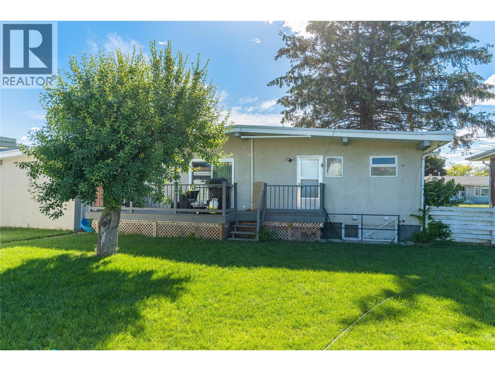 MLS® listing #29886165 for sale located at 745 KELLY Drive