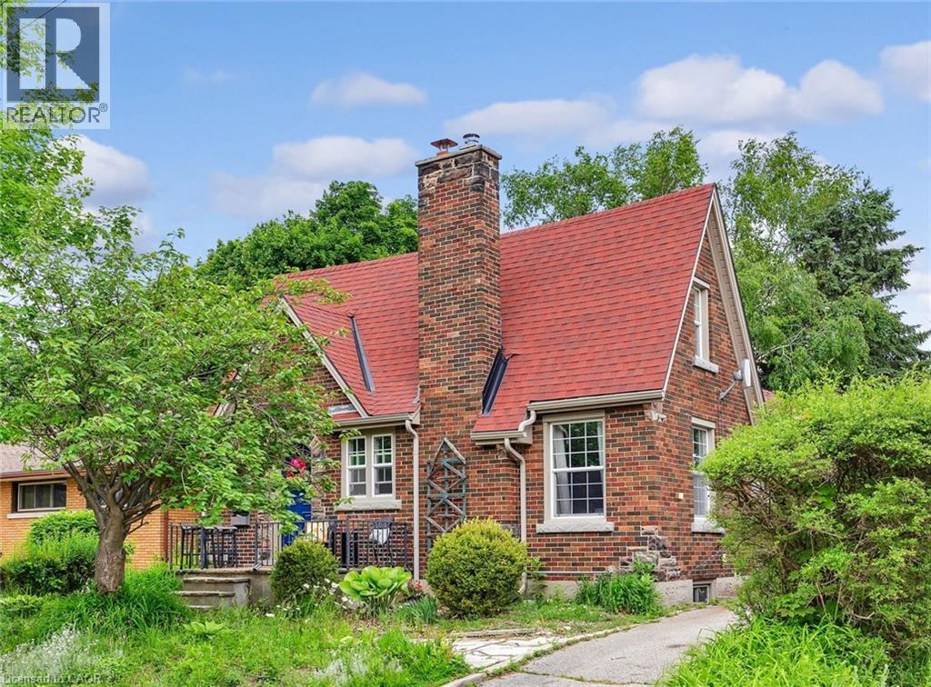 MLS® listing #29886766 for sale located at 360 LUELLA Street