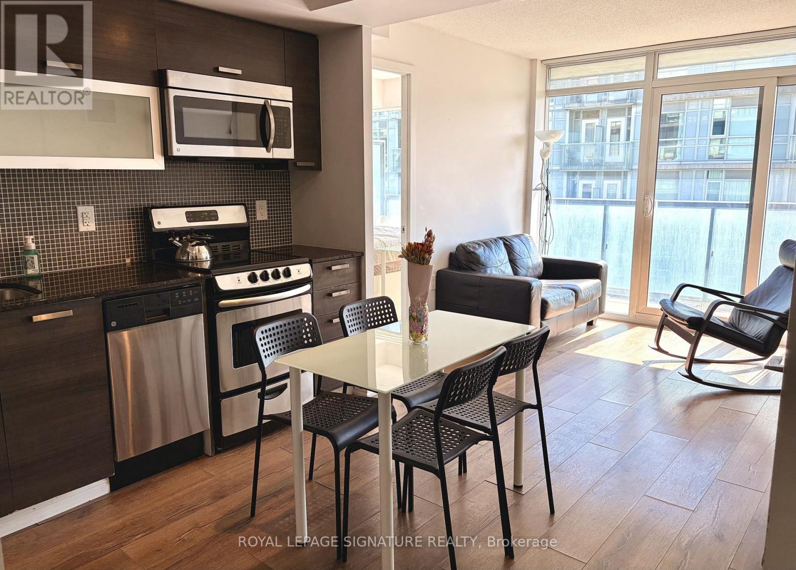MLS® listing #29887140 for sale located at 2018 - 36 LISGAR STREET