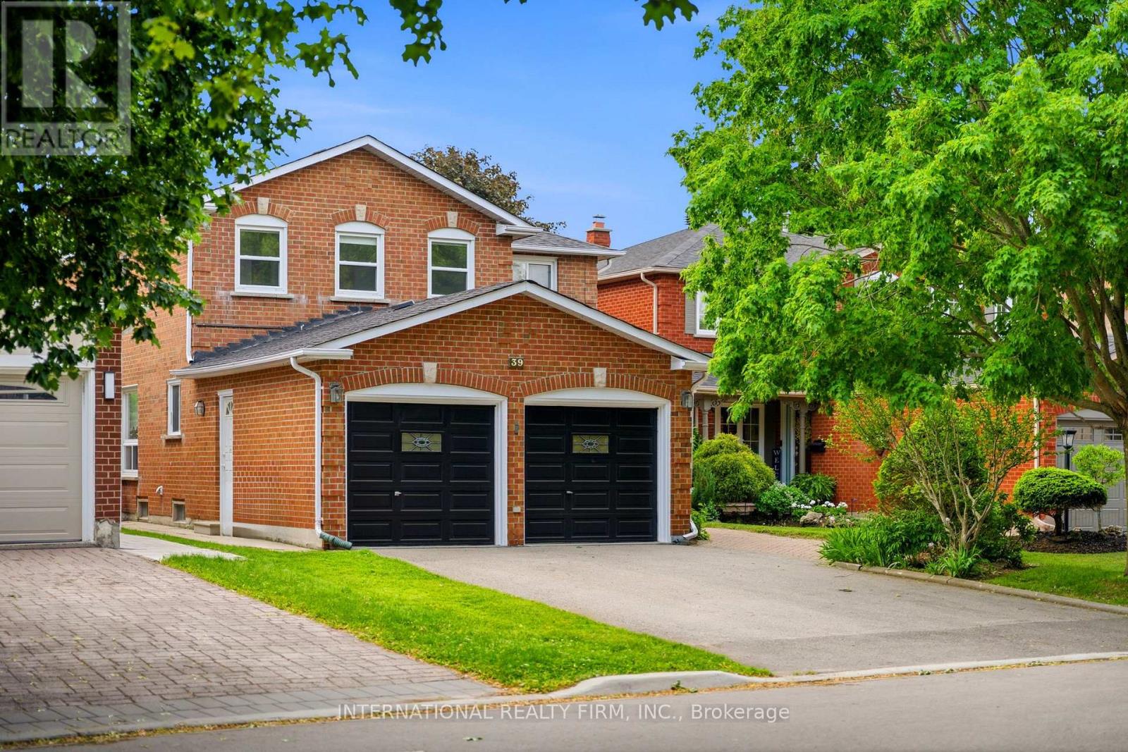 MLS® listing #29887159 for sale located at 39 COUPERTHWAITE CRESCENT
