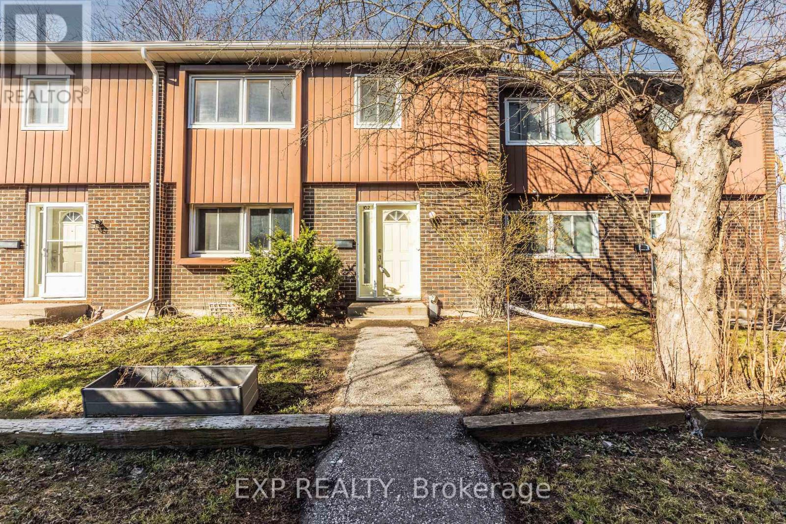 MLS® listing #29887216 for sale located at 102 - 121 UNIVERSITY AVENUE E