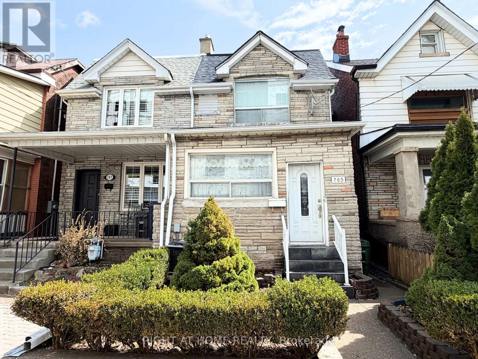 MLS® listing #29887598 for sale located at 785 LANSDOWNE AVENUE