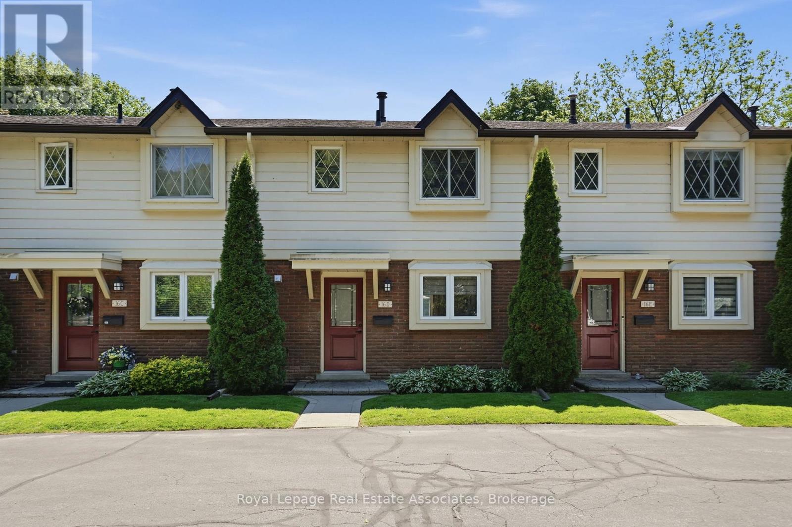 MLS® listing #29888079 for sale located at D(4) - 16D BOND STREET S