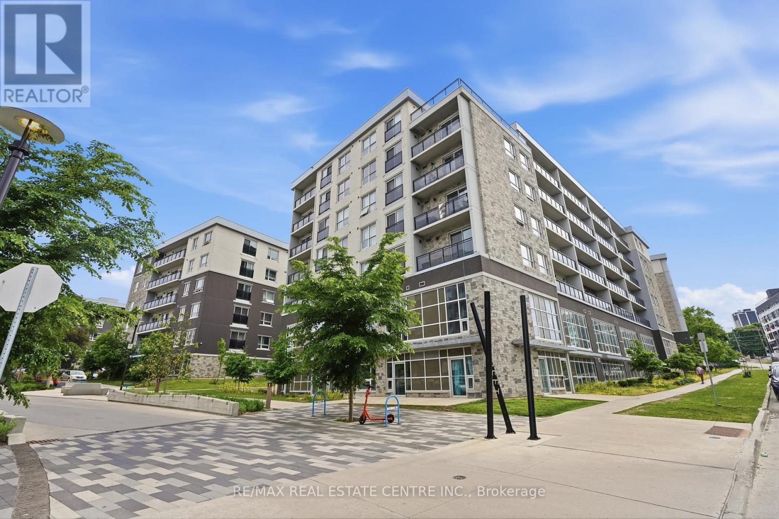 MLS® listing #29888469 for sale located at B02 - 275 BUILDING G LARCH STREET