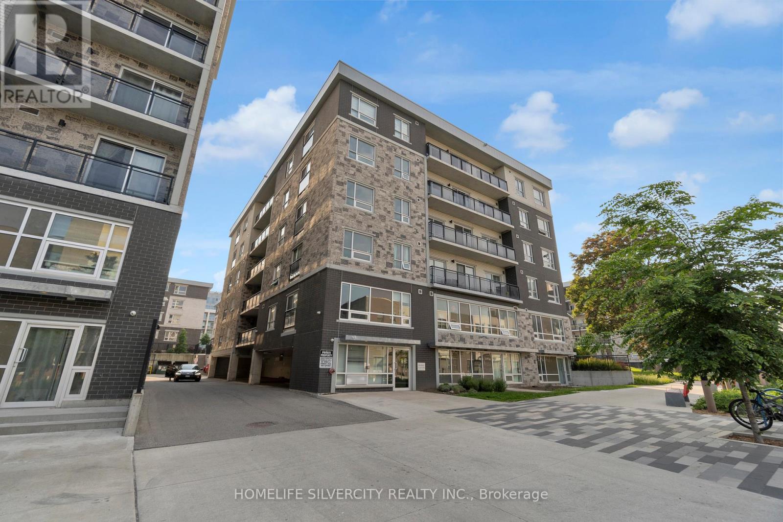 MLS® listing #29888473 for sale located at A405 - 275 LARCH STREET
