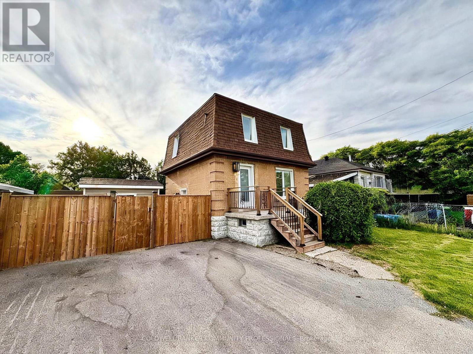 MLS® listing #29888478 for sale located at 94 HOWARD AVENUE