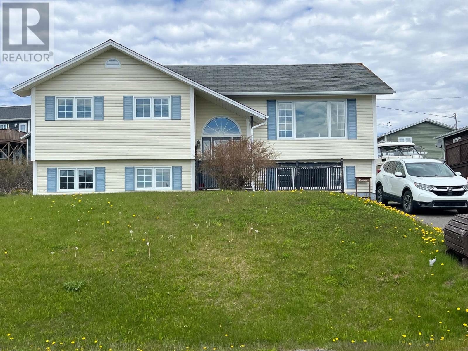 MLS® listing #29888485 for sale located at 6 Harbourview Avenue