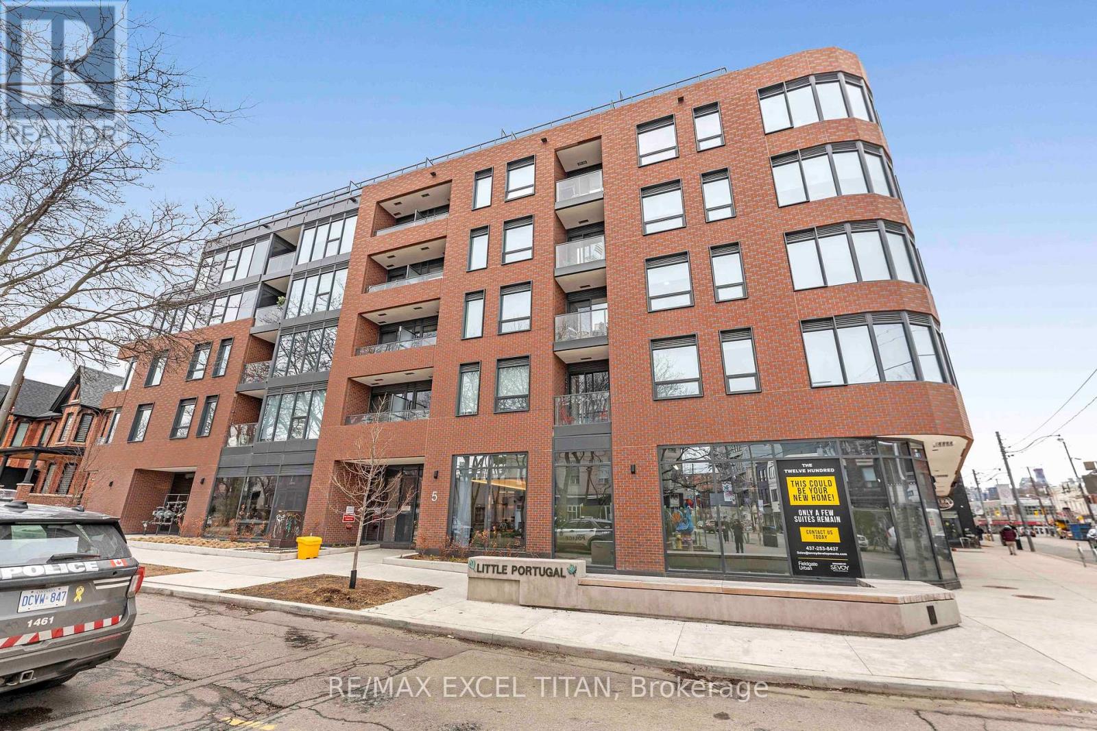 MLS® listing #29889186 for sale located at 611 - 5 LAKEVIEW AVENUE