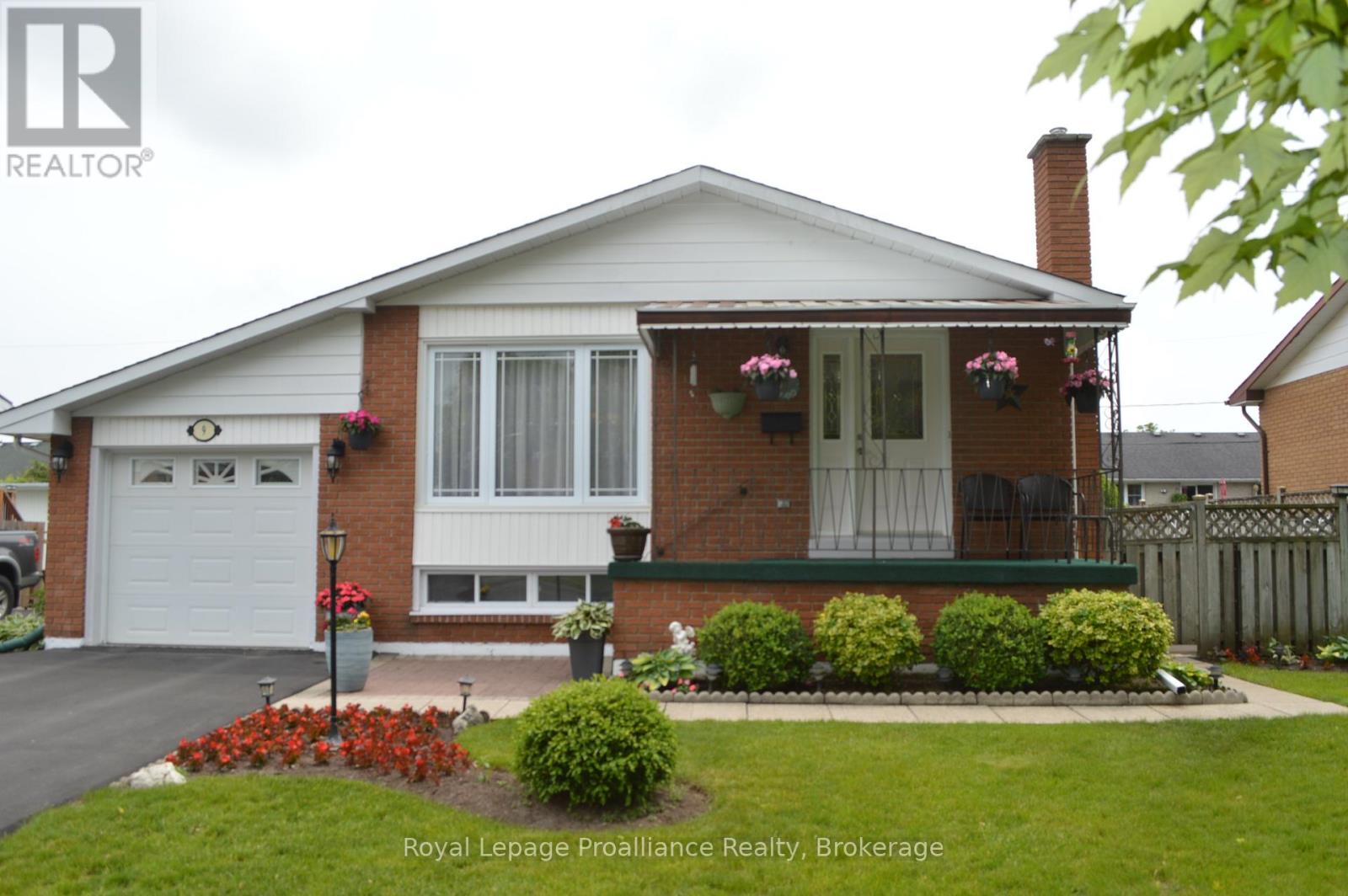 MLS® listing #29889926 for sale located at 9 AUSTIN STREET