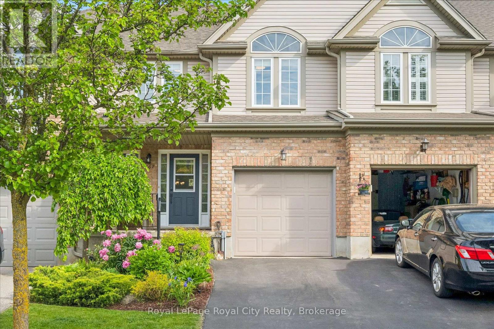MLS® listing #29891240 for sale located at 462 LAUSANNE CRESCENT