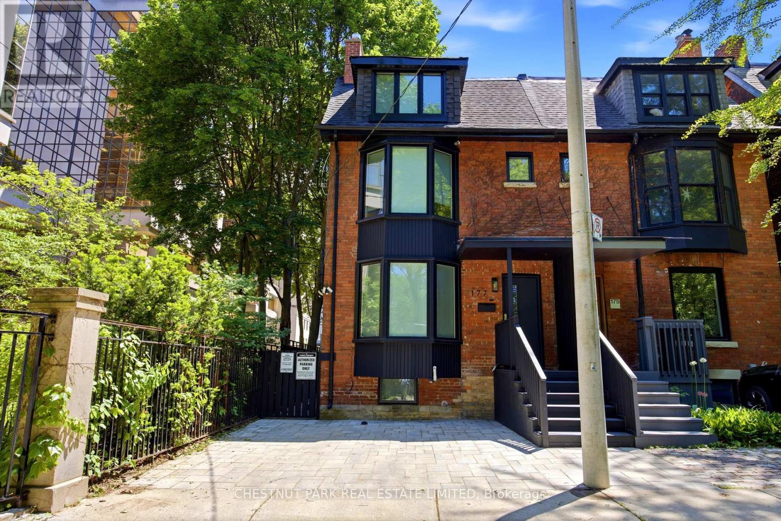 MLS® listing #29892292 for sale located at 177 COLLIER STREET
