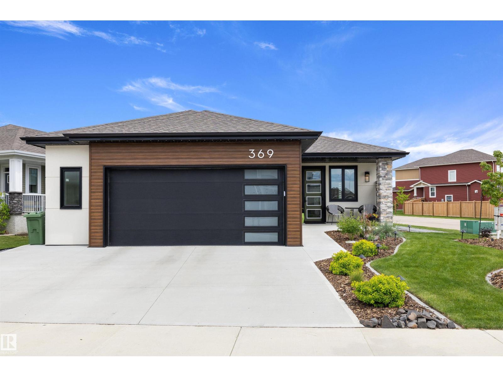 MLS® listing #29892741 for sale located at 369 MEADOWVIEW DR