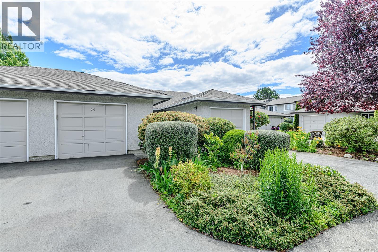 MLS® listing #29892936 for sale located at 54 2070 Amelia Ave