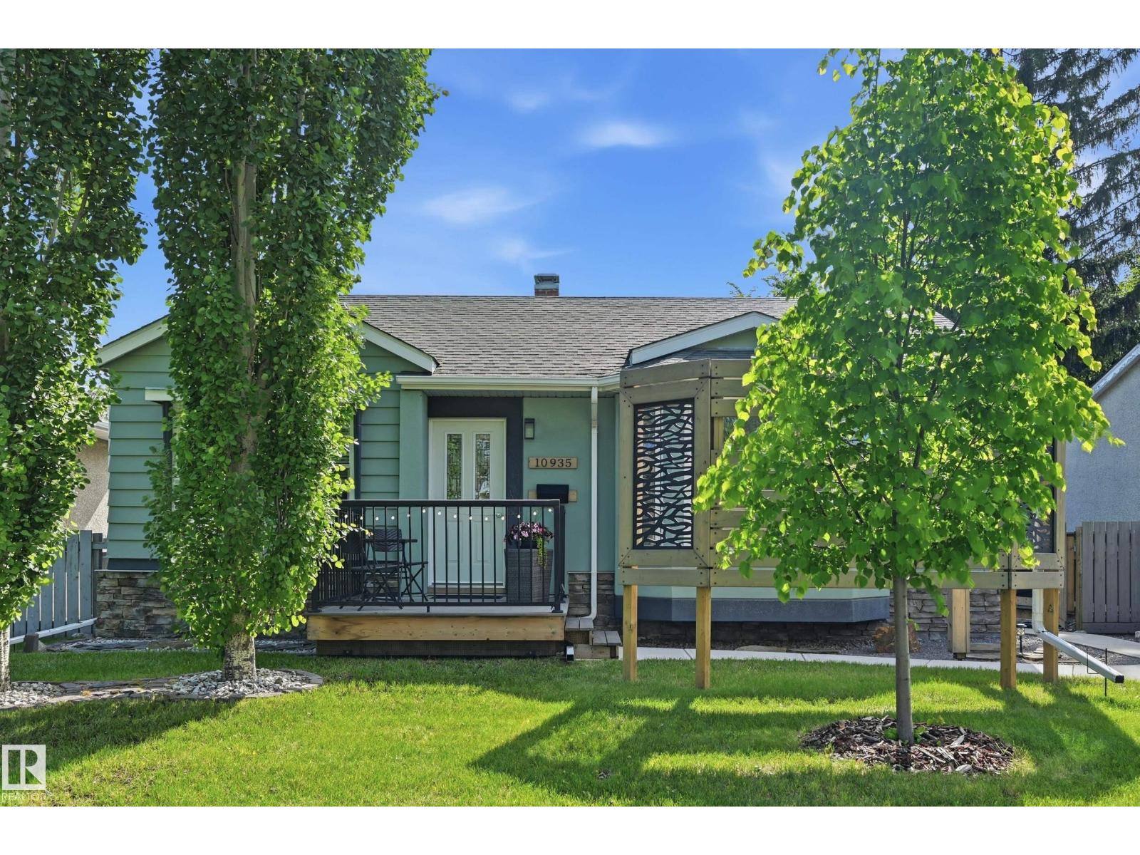MLS® listing #29893020 for sale located at 10935 127 ST NW