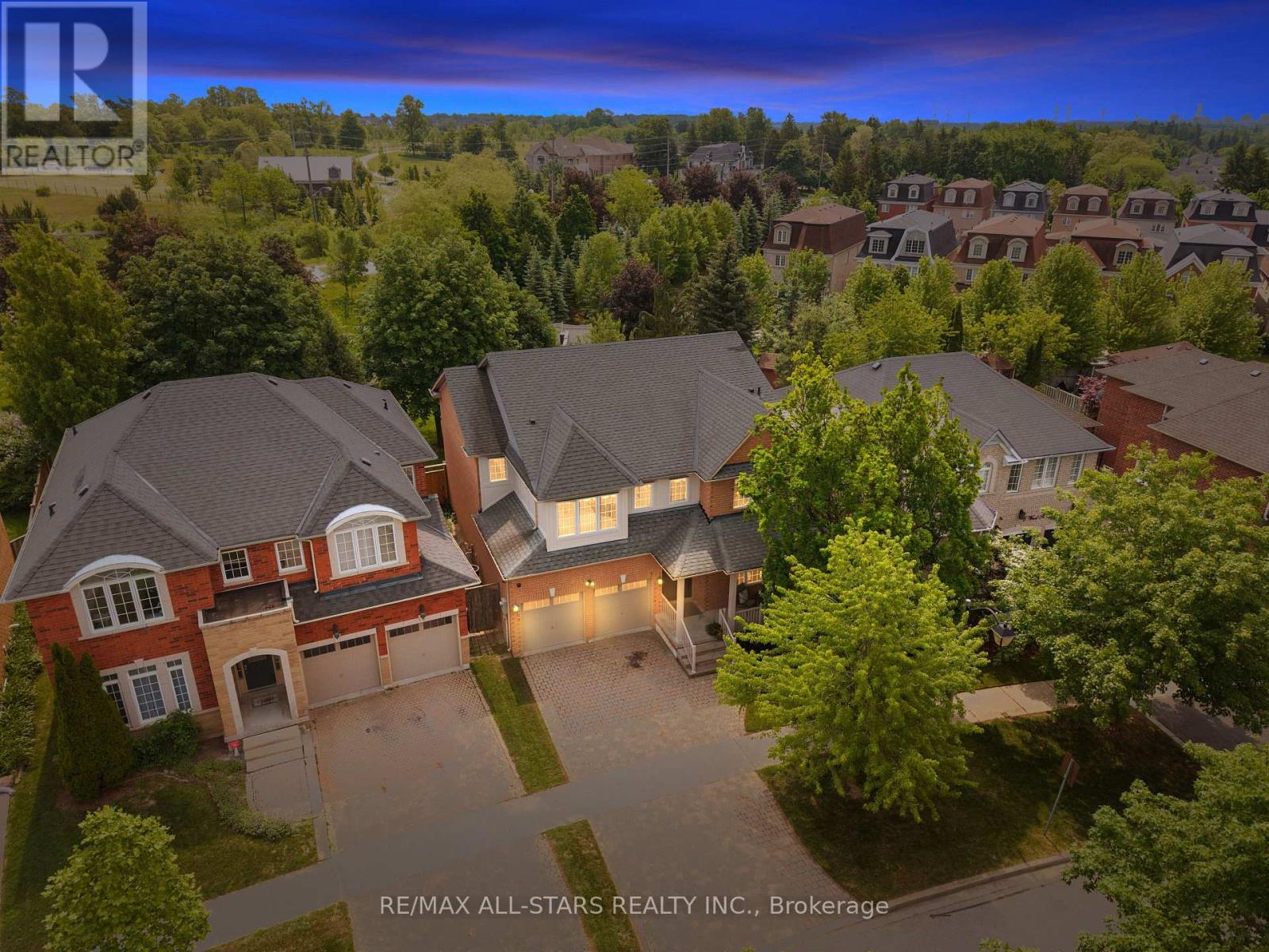 MLS® listing #29893167 for sale located at 7 WOOD THRUSH AVENUE