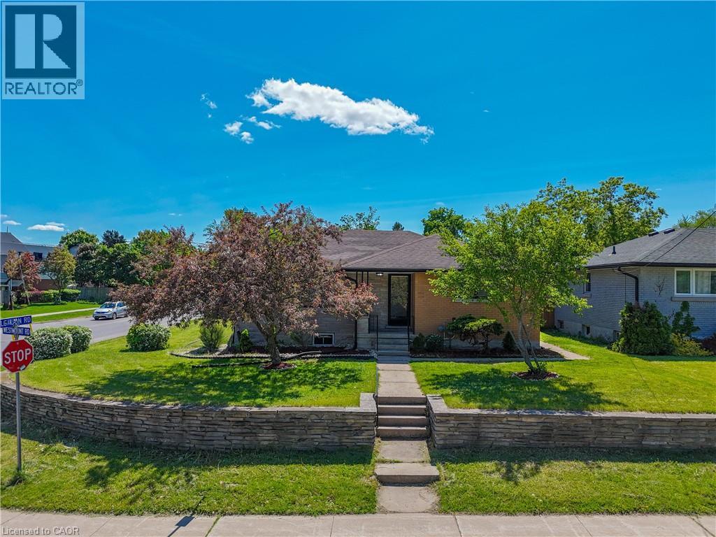 MLS® listing #29893736 for sale located at 2 WESTMOUNT Road
