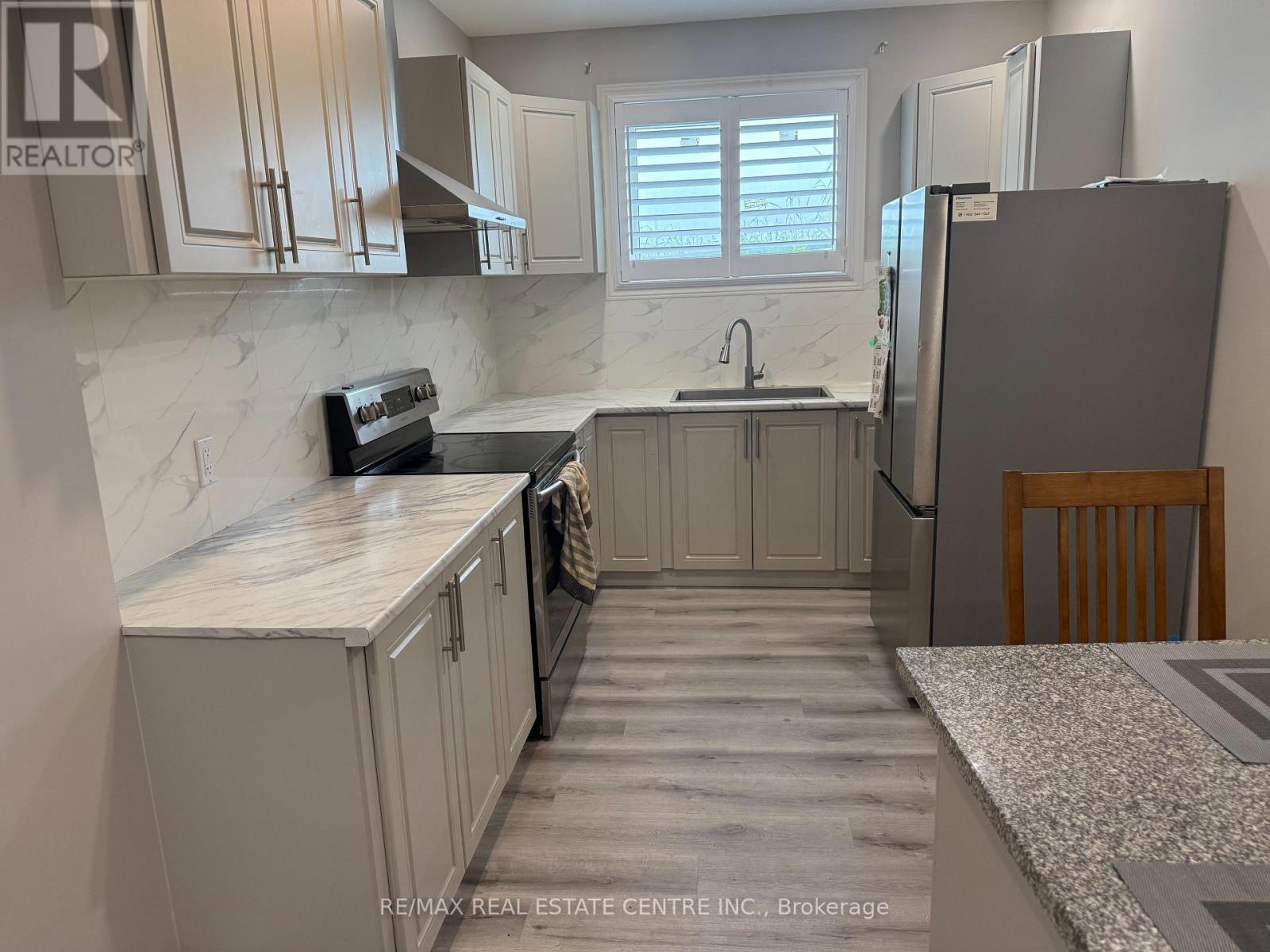 MLS® listing #29893882 for sale located at 33 TODD CRESCENT