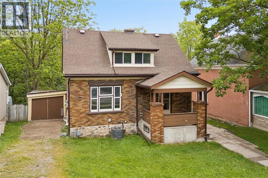 MLS® listing #29893994 for sale located at 6 W RIVERSIDE Drive W