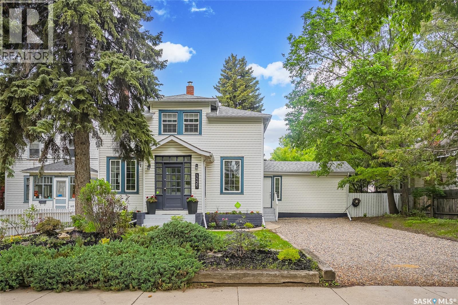 MLS® listing #29894021 for sale located at 1121 B AVENUE N