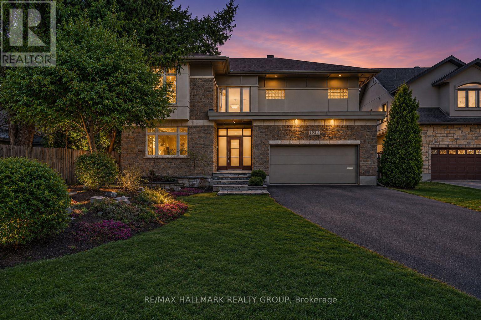 MLS® listing #29894071 for sale located at 1934 LENESTER AVENUE