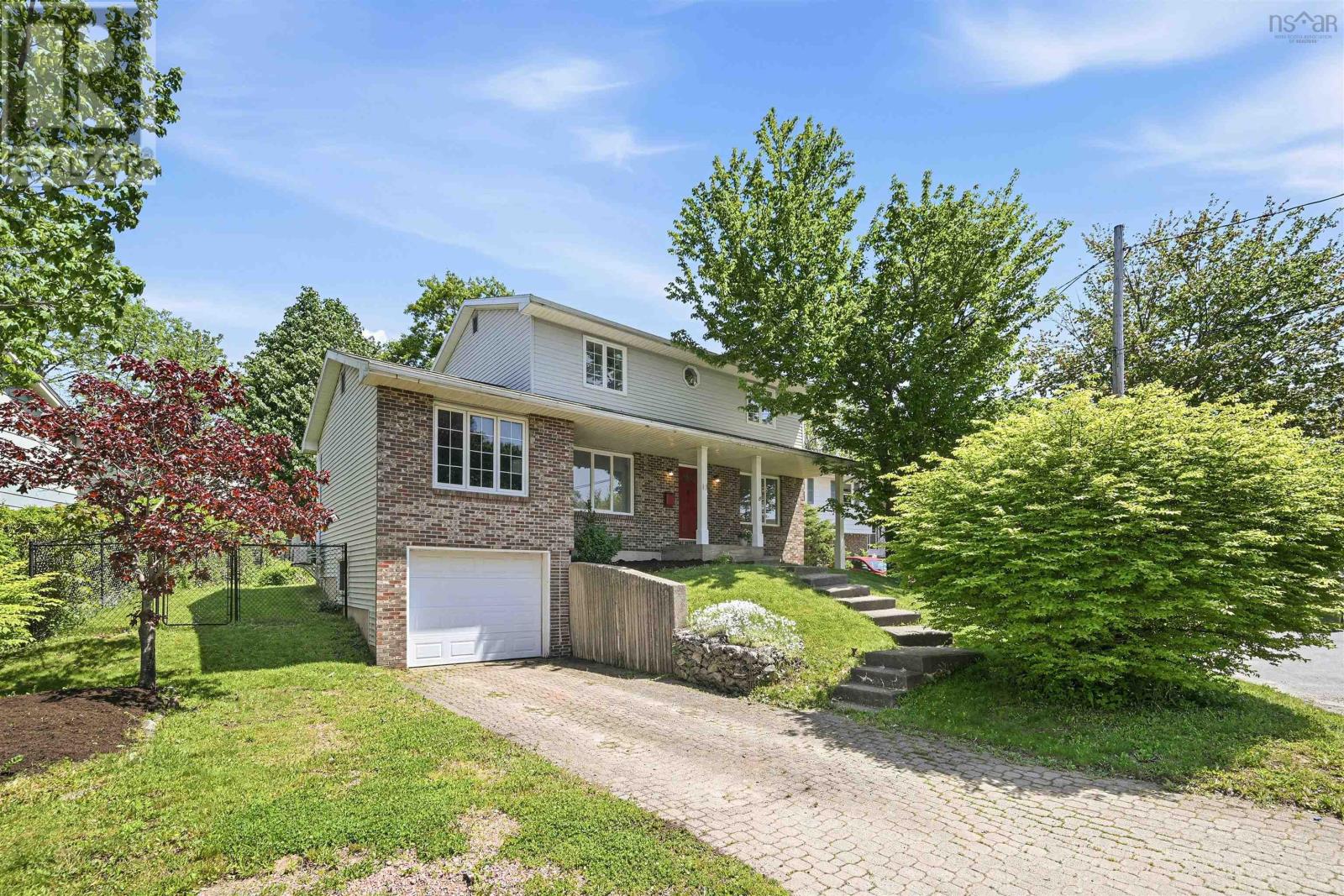 MLS® listing #29894127 for sale located at 2 Berkley Brae