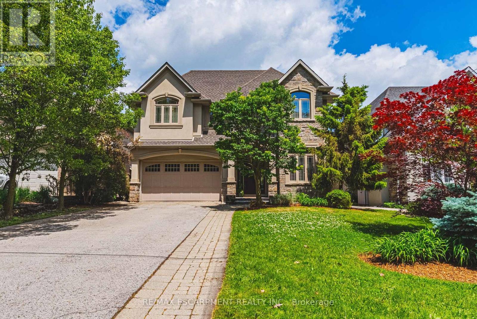 MLS® listing #29896003 for sale located at 1047 ST MATTHEWS AVENUE