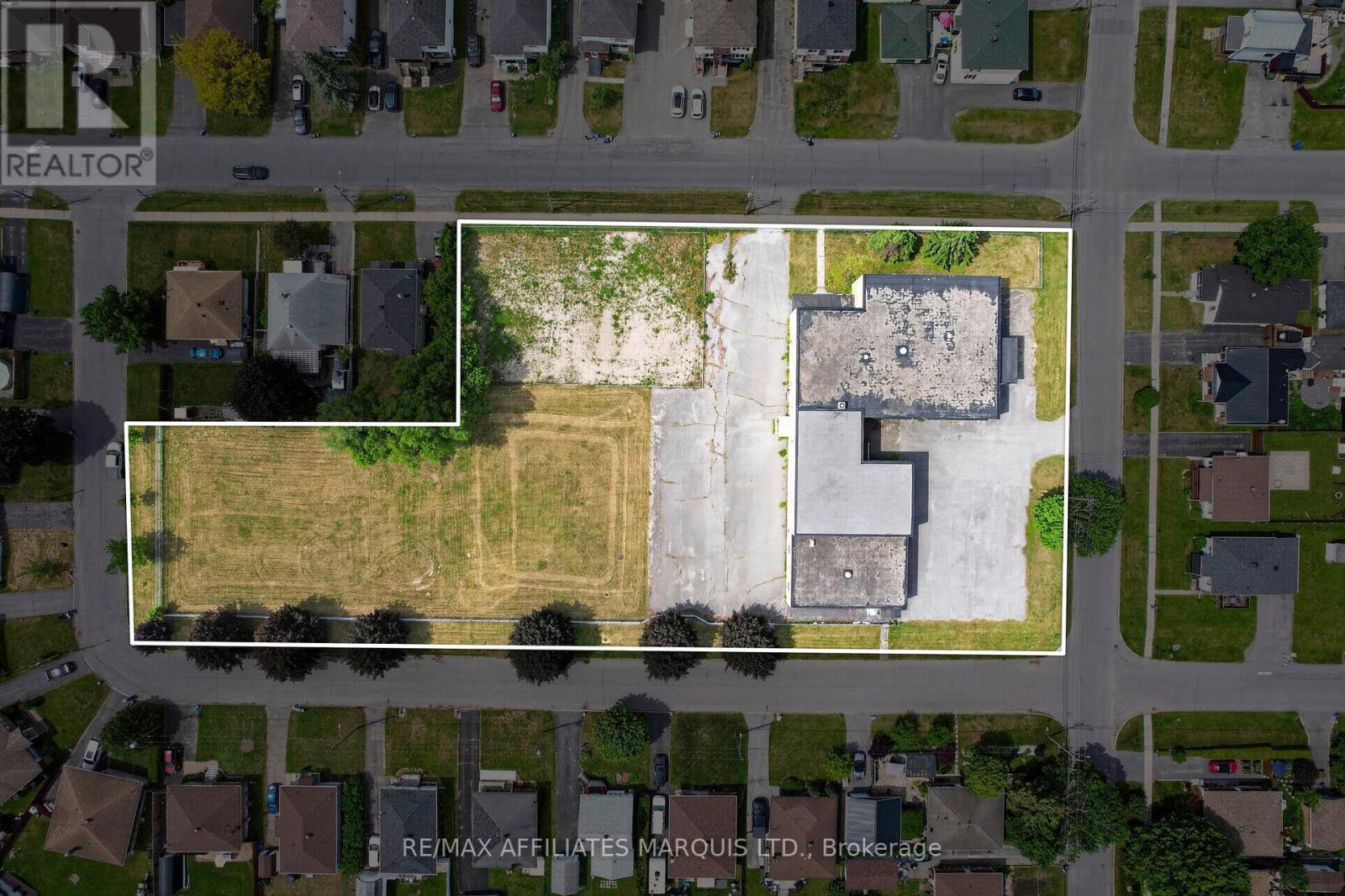 MLS® listing #29896635 for sale located at 1335 RENEAL STREET