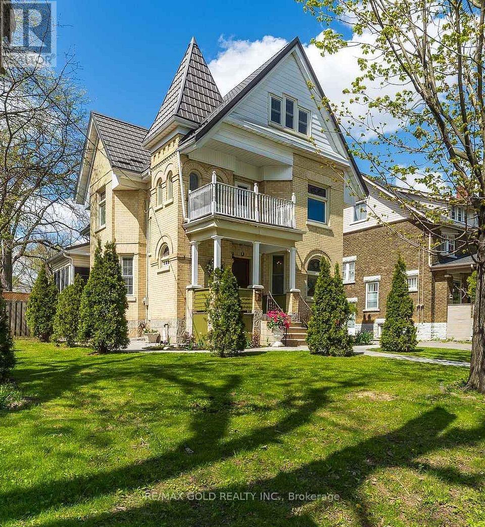 MLS® listing #29897193 for sale located at 16 MAYNARD AVENUE