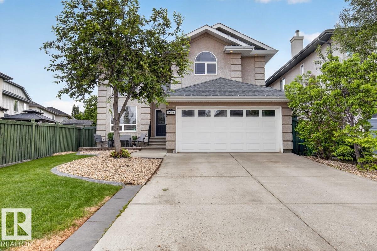 MLS® listing #29897302 for sale located at 1690 HECTOR RD NW