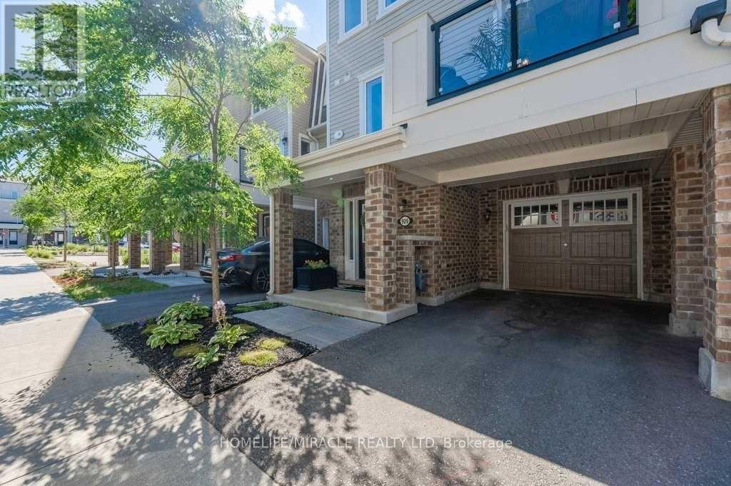 MLS® listing #29898580 for sale located at 929 APPLE HILL LANE