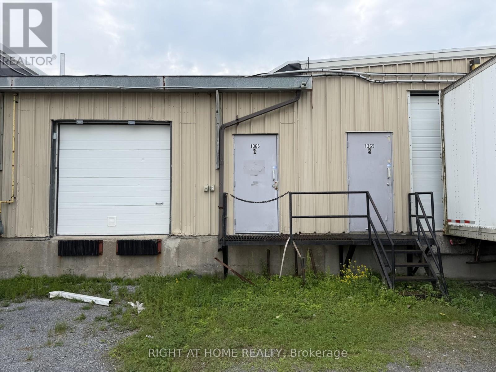 MLS® listing #29899689 for sale located at 130R & 140R - 1381 MIDLAND AVENUE