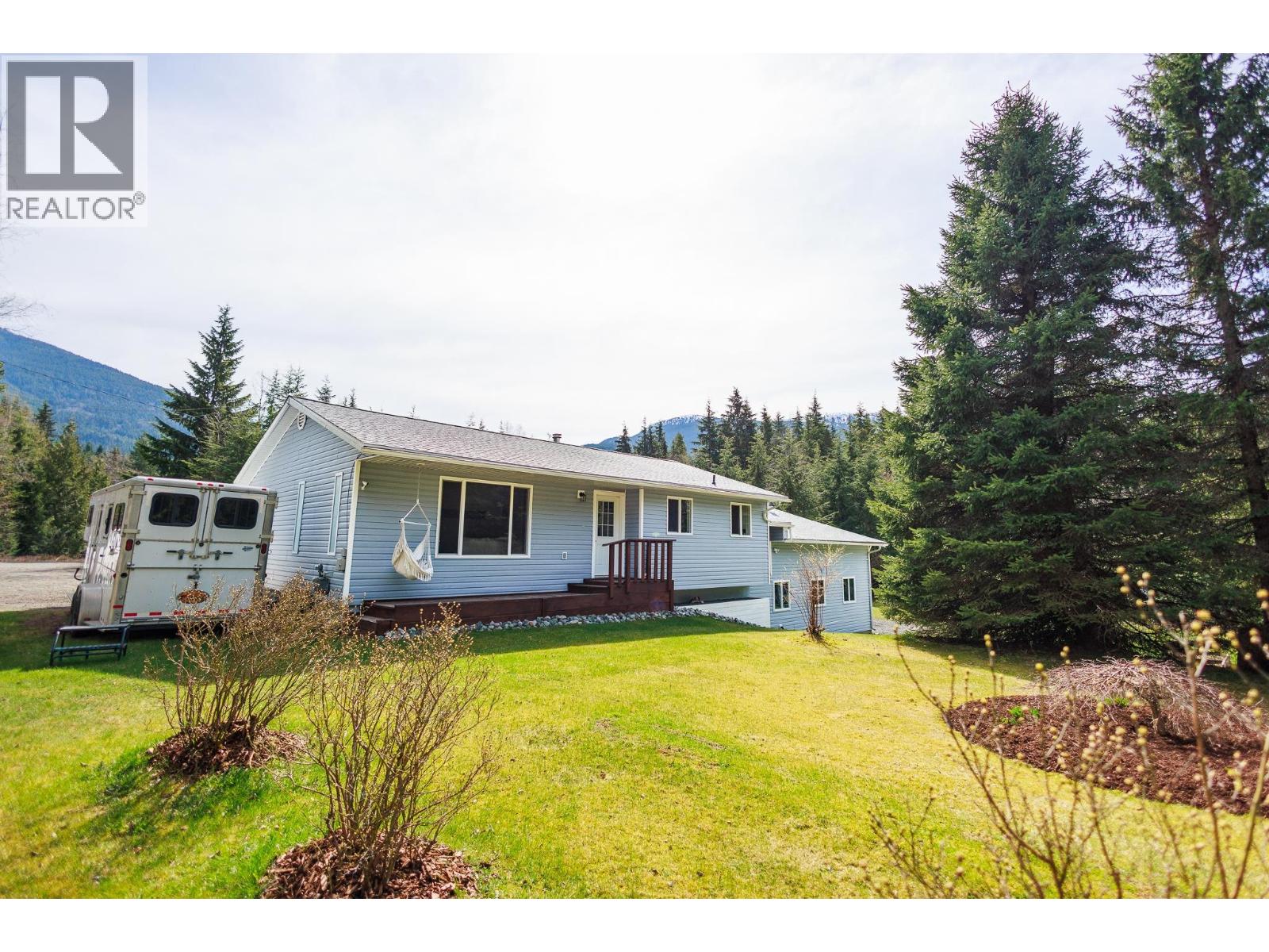 MLS® listing #29899775 for sale located at 5515 KLEANZA DRIVE