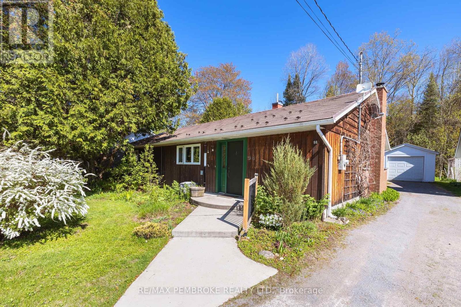 MLS® listing #29900044 for sale located at 98 GLENDALE AVENUE