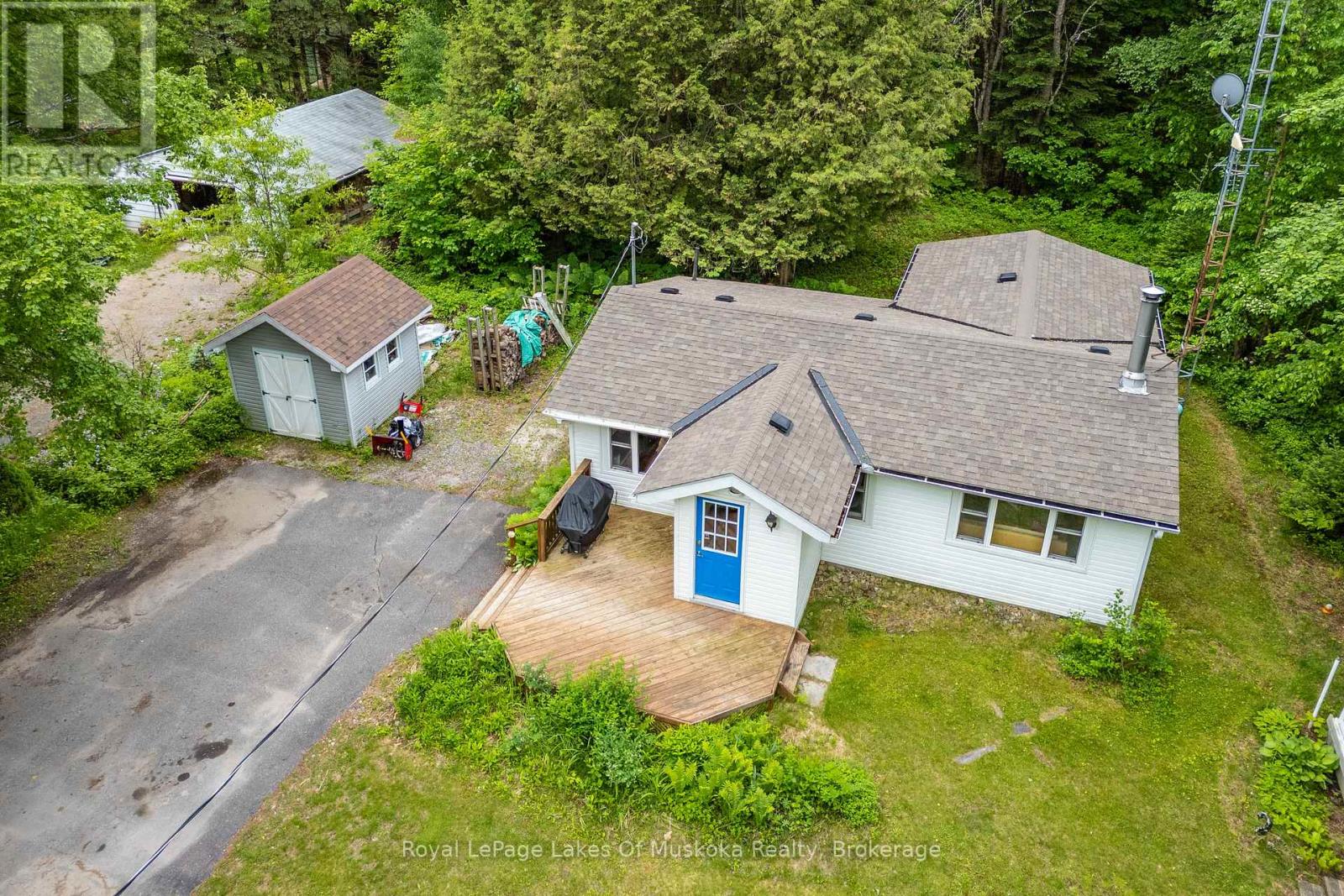 MLS® listing #29900063 for sale located at 1136 SPRINGDALE SHORES PRIVATE