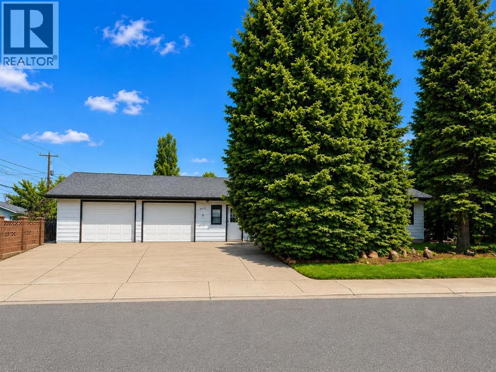 MLS® listing #29900145 for sale located at 2015 24 Street S