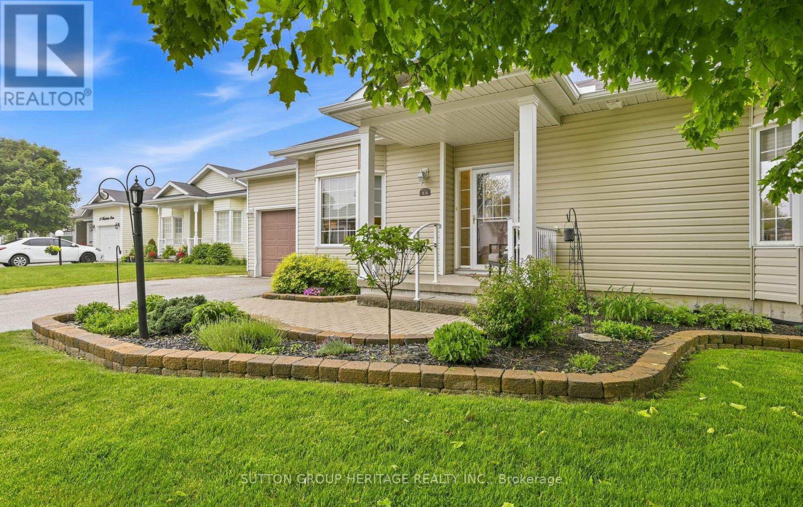 MLS® listing #29900328 for sale located at 14 HEATHERLEA DRIVE