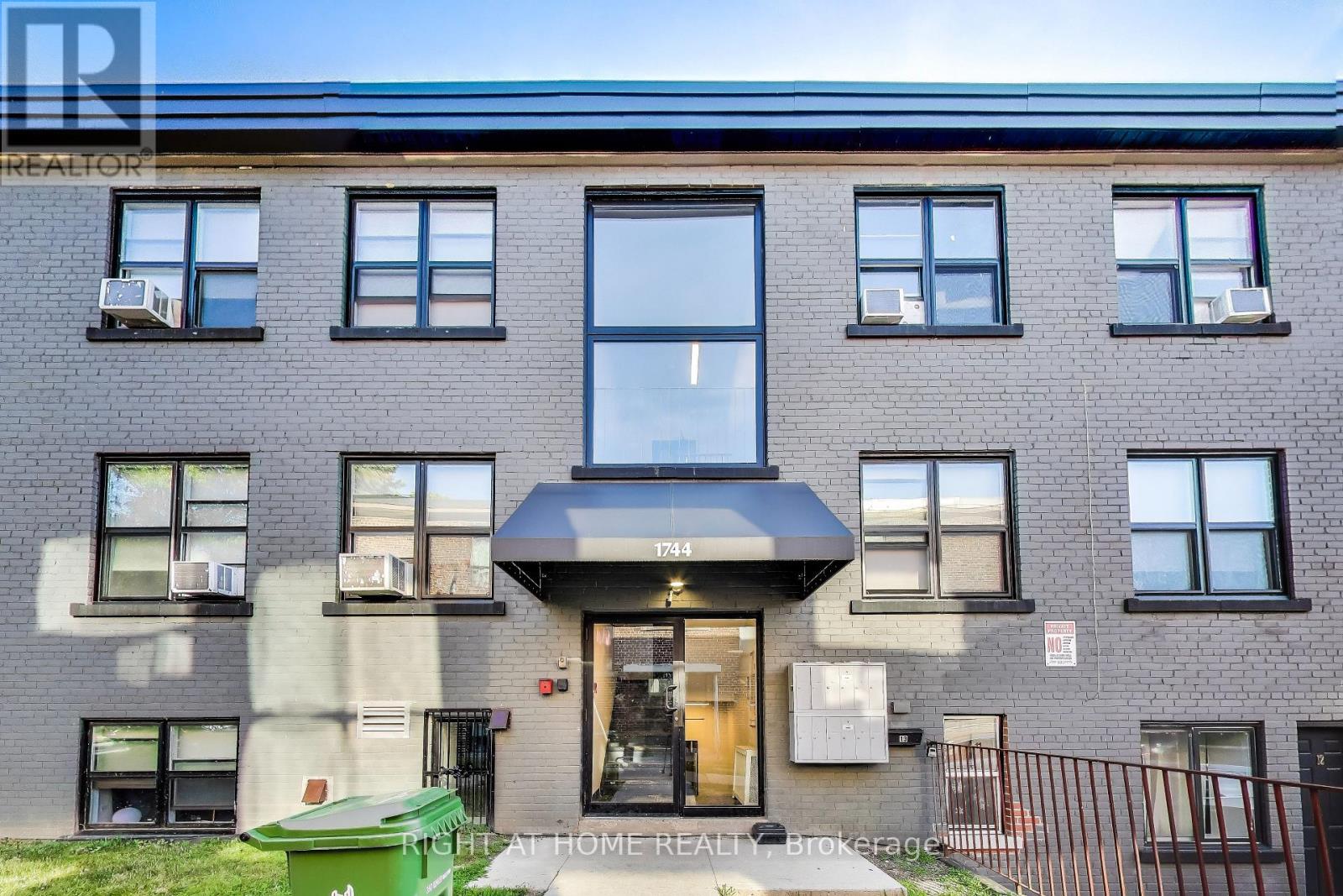 MLS® listing #29900556 for sale located at 13 - 1738 WILSON AVENUE