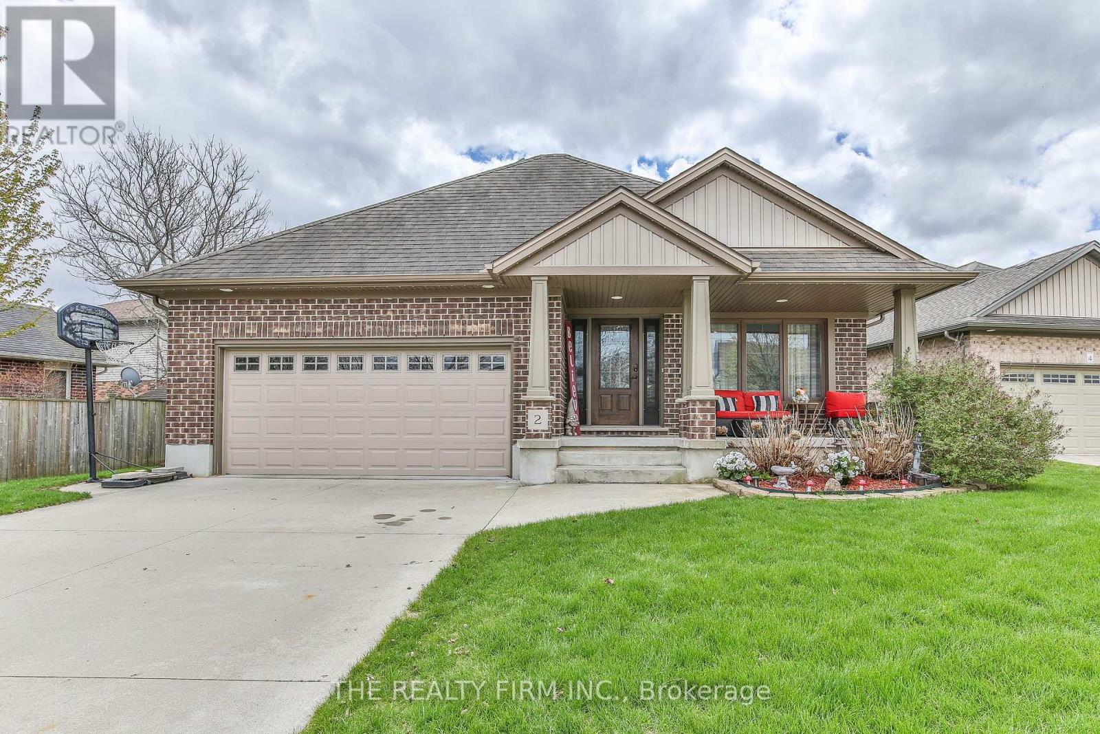MLS® listing #29900638 for sale located at 2 AMBLESIDE DRIVE