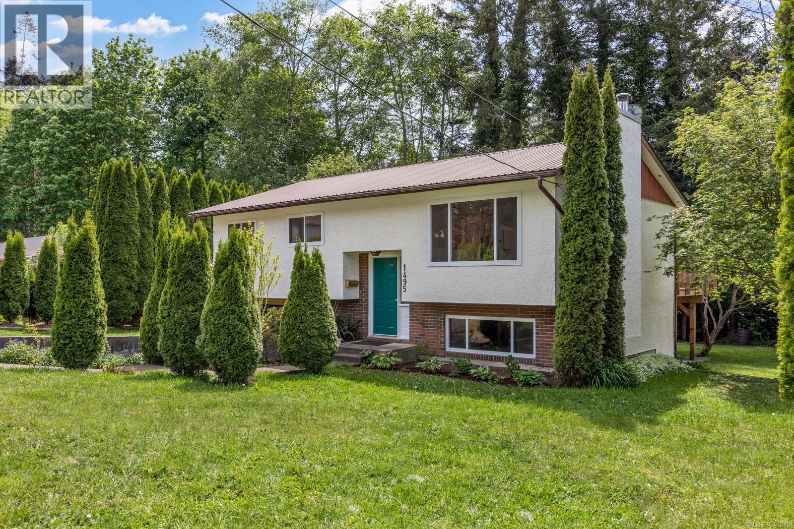 MLS® listing #29900640 for sale located at 1495 Hobson Ave
