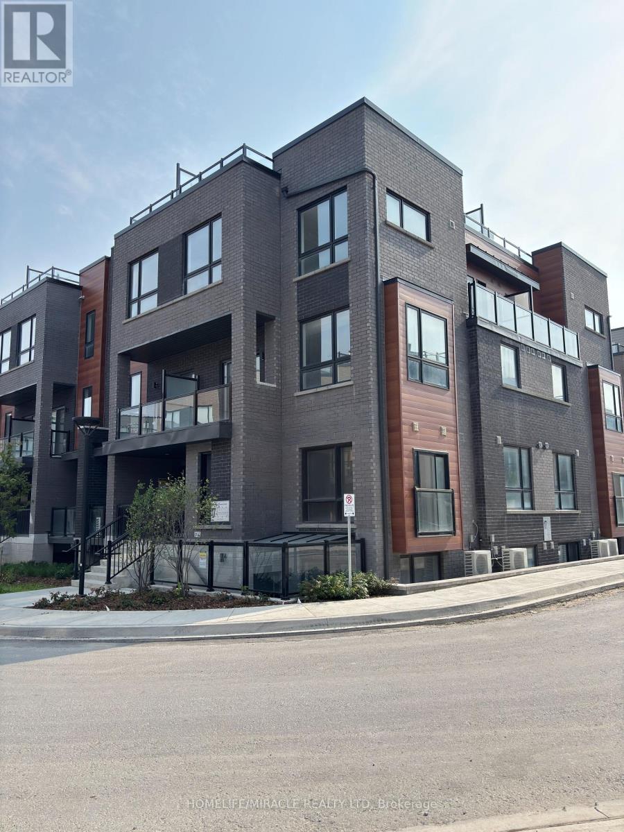MLS® listing #29900897 for sale located at 26 - 17 LYTHAM GREEN CIRCLE